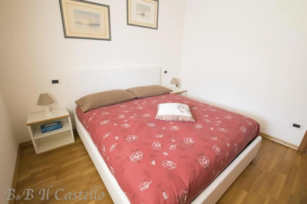 Camera Deluxe con Bagno in Comune — Il Castello