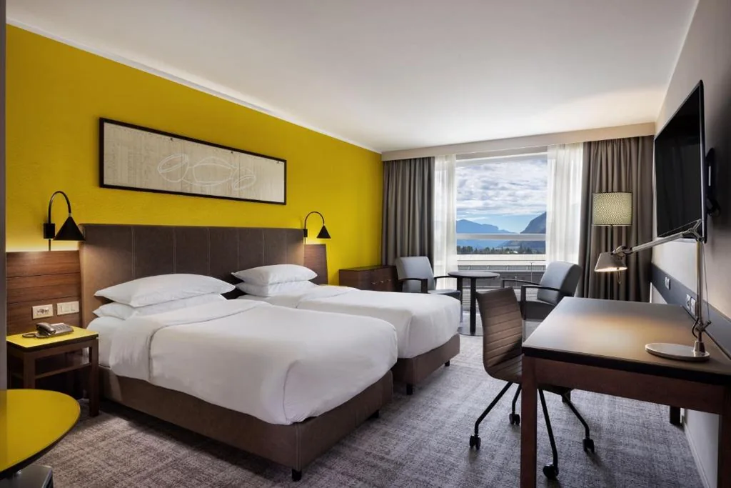 Camera Deluxe Doppia con Letti Singoli — Four Points Sheraton Bolzano Bozen
