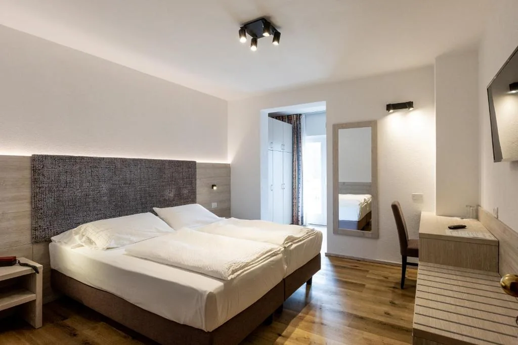 Camera Deluxe — Hotel Londra Slow Living Molveno