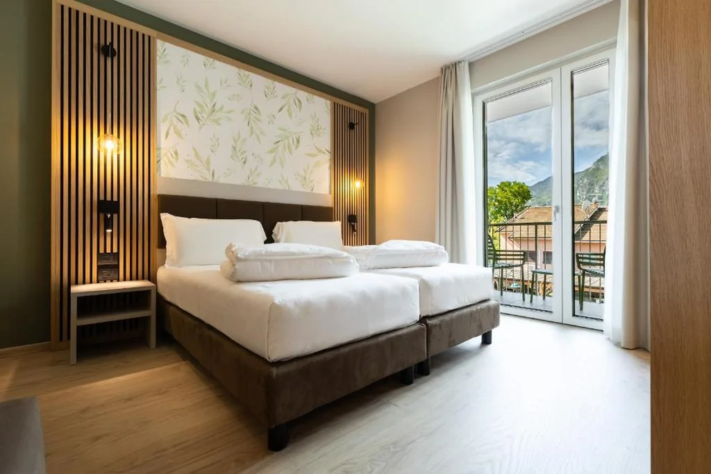 Deluxe Double/Twin Room with Balcony — Brione Green Resort