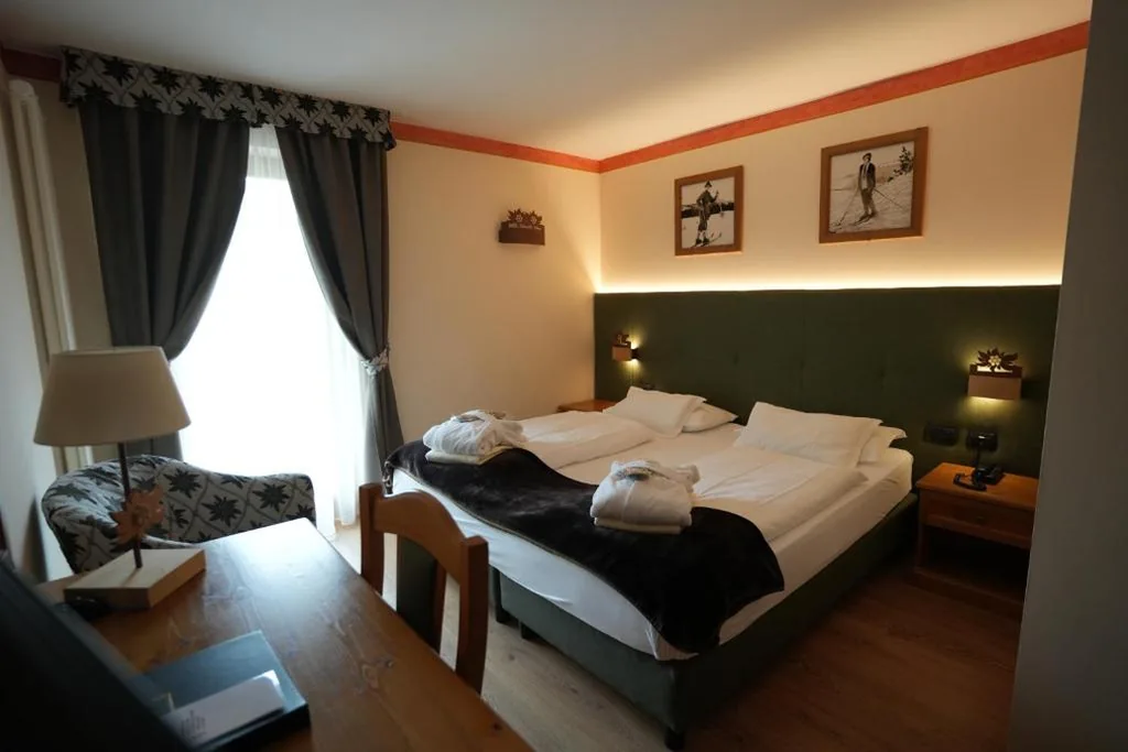 Camera Deluxe Matrimoniale/Doppia con Letti Singoli — Hotel Al Parco