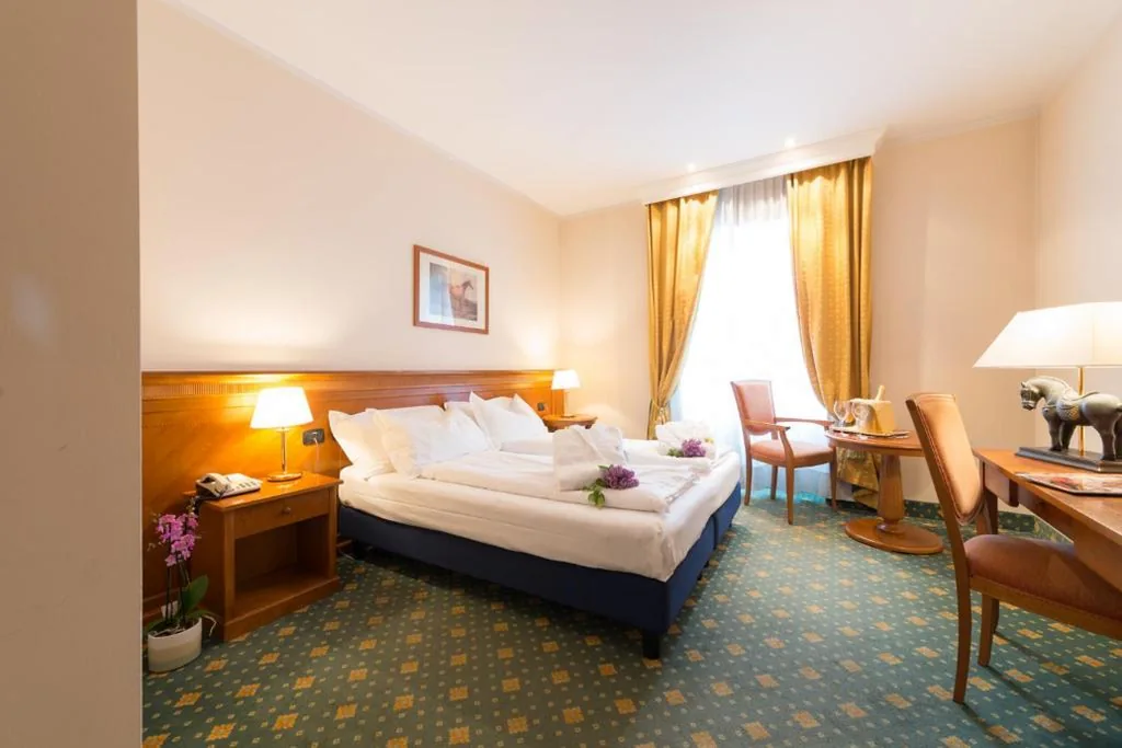 Camera Deluxe Matrimoniale/Doppia con Letti Singoli — Hotel Eden