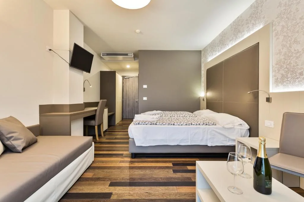 Deluxe Double/Twin Room — Hotel Gardesana