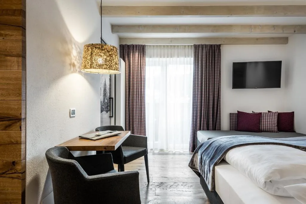 Camera Deluxe Matrimoniale/Doppia con Letti Singoli con Balcone — Hotel Pradat