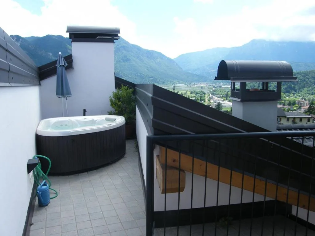 Camera Deluxe Matrimoniale/Doppia con Letti Singoli, con Vasca Idromassaggio — Hotel Romanda