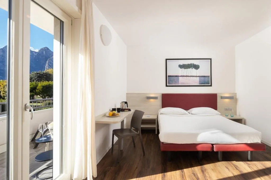 Deluxe Double/Twin Room with Garden View — Hotel Villa Claudia