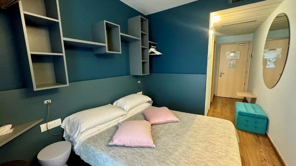 Camera Doppia Classic Piccola con letto a una piazza e mezza — Hotel Royal