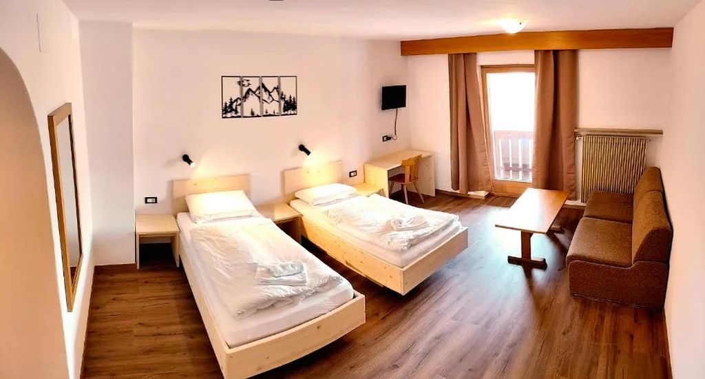 Camera Doppia con Letti Singoli con Balcone — Alpin Hotel & Restaurant Frara
