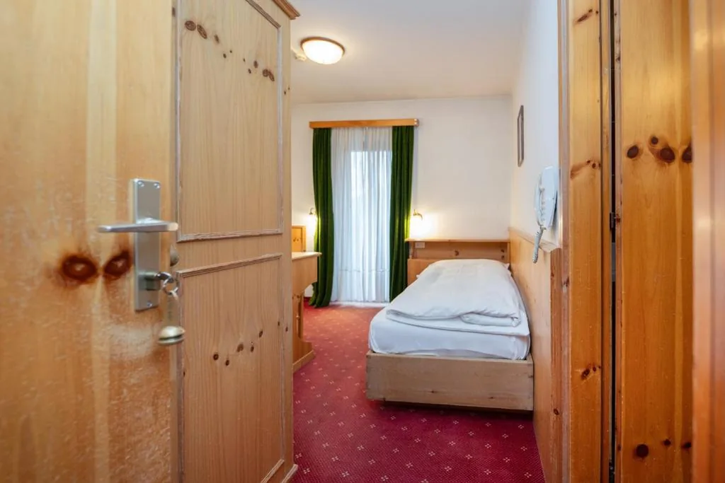 Camera Doppia con Letti Singoli con Balcone — Hotel Mary
