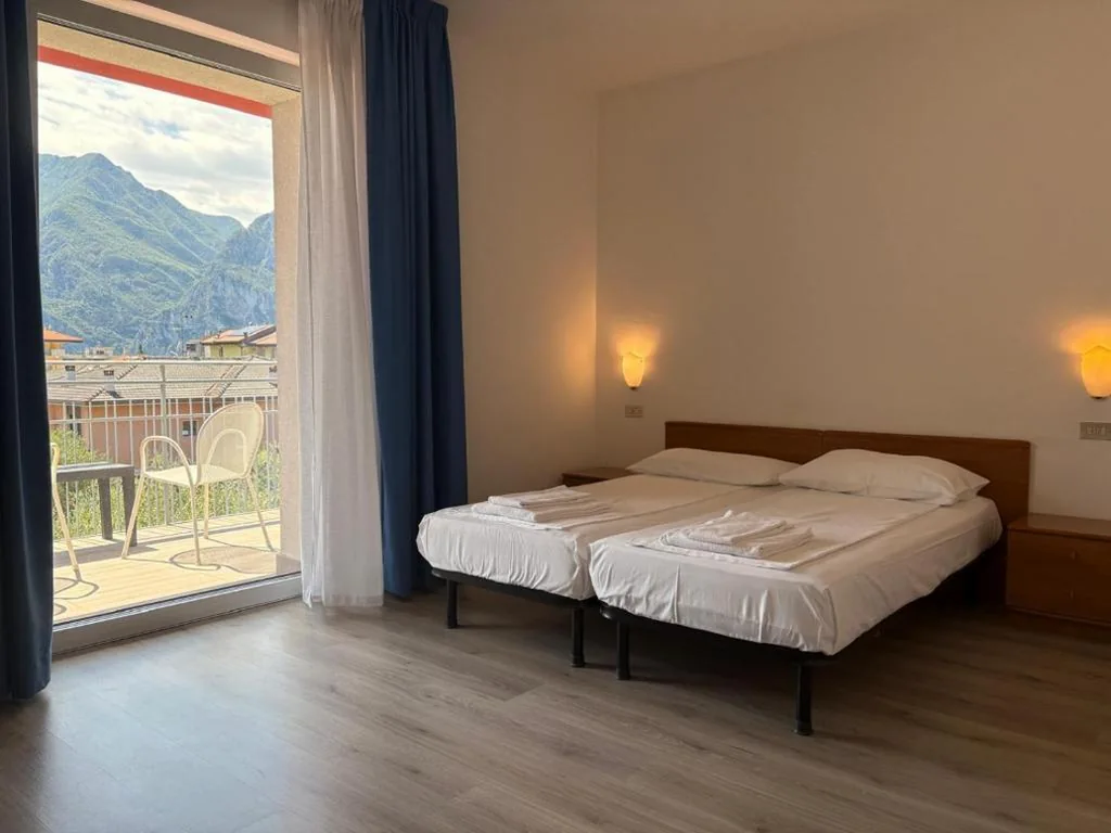 Camera Doppia con Letti Singoli con Balcone — Hotel Villa Al Vento