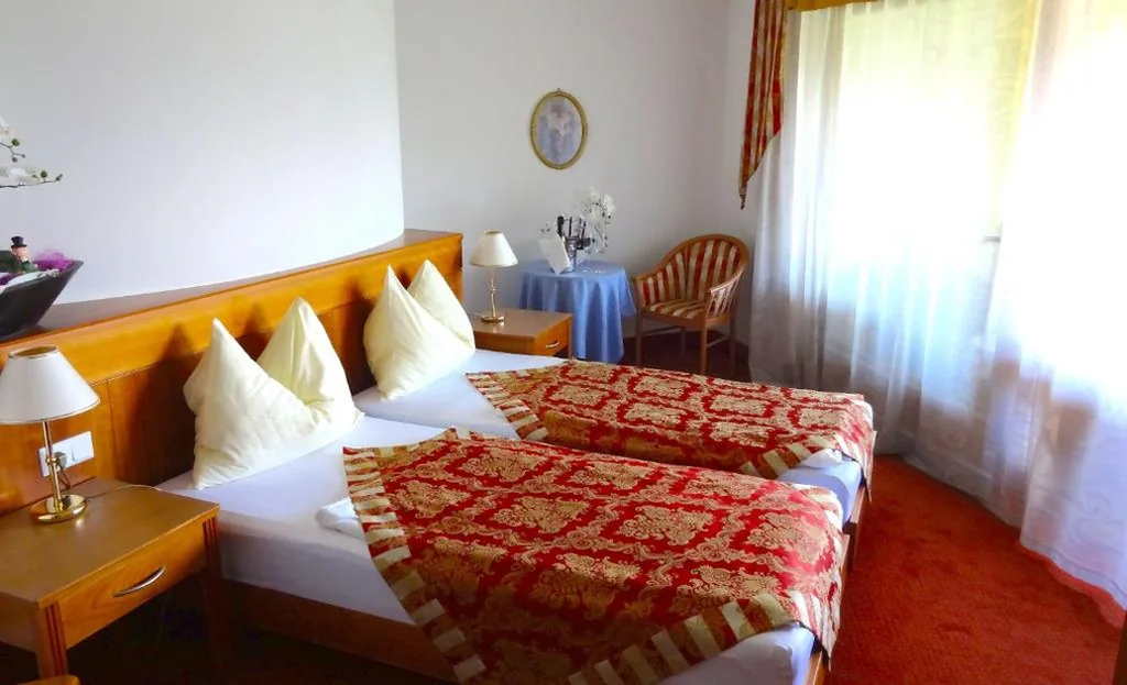 Camera Doppia con Letti Singoli con Doccia — Gardenhotel Premstaller