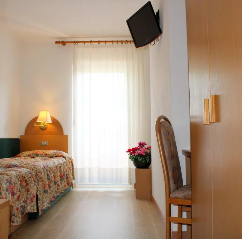 Twin Room with Mountain View — Hotel Villa Cima Undici