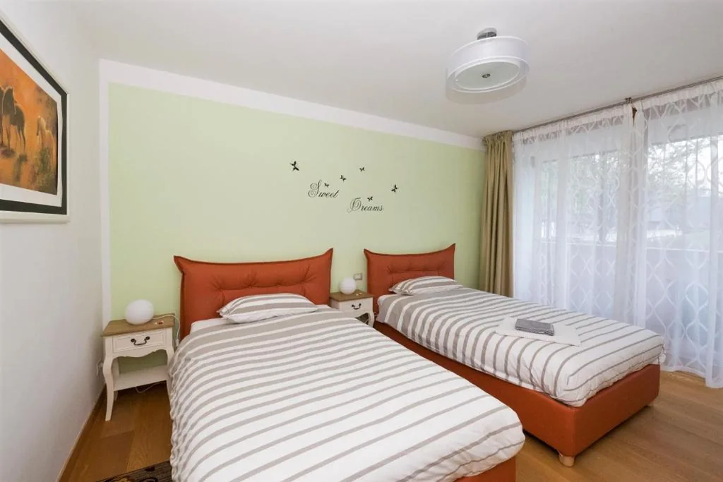 Camera Doppia con Letti Singoli e Bagno in Comune — Bed & go Trento