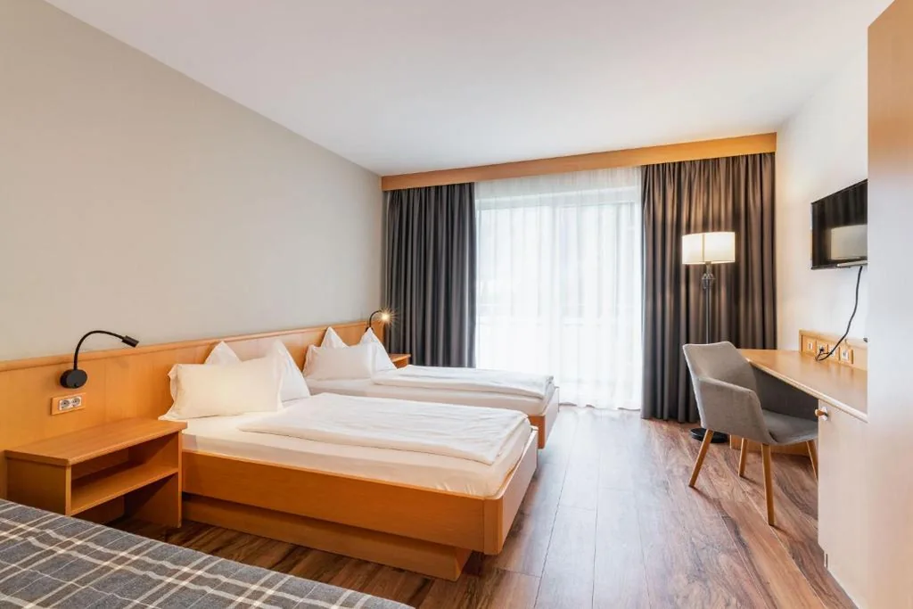 Twin Room — Hotel Brenner – Stop & Go