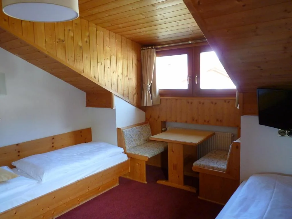 Twin Room — Hotel Fortuna