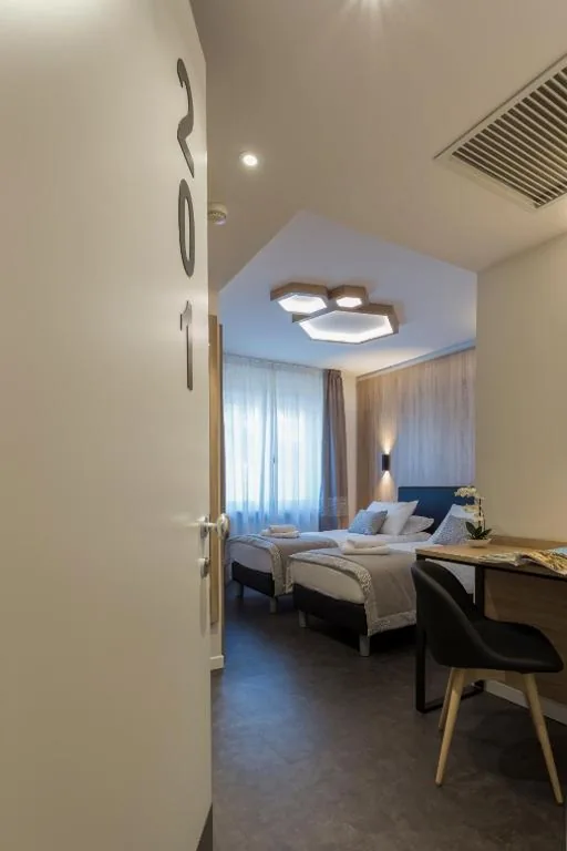Camera Doppia con Letti Singoli — Tourist Hotel