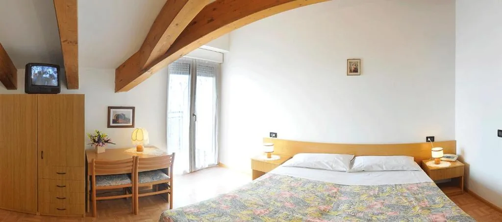 Camera Doppia con Letti Singoli — Villa Flora