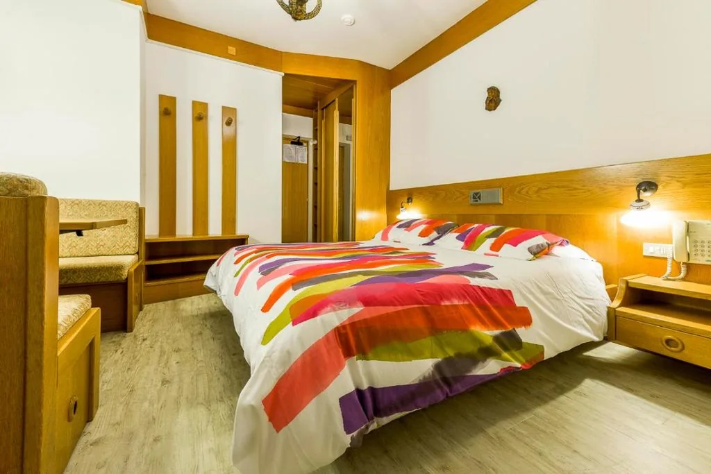 Camera Economy Matrimoniale/Doppia con Letti Singoli — Chalet Pineta relax location