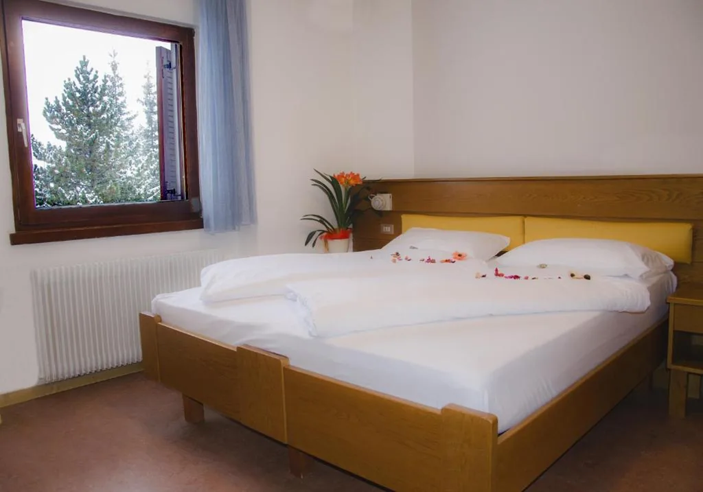 Camera Economy Matrimoniale/Doppia con Letti Singoli — Hotel Casa Alpina – Alpin Haus
