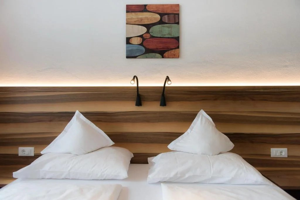 Camera Economy Matrimoniale/Doppia con Letti Singoli — Hotel Ladurner