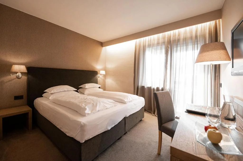 Camera Economy Matrimoniale/Doppia con Letti Singoli con Balcone — Hotel Pollinger