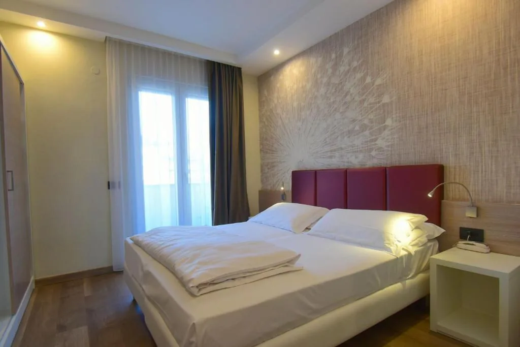 Camera Economy Matrimoniale/Doppia con Letti Singoli — Hotel Virgilio