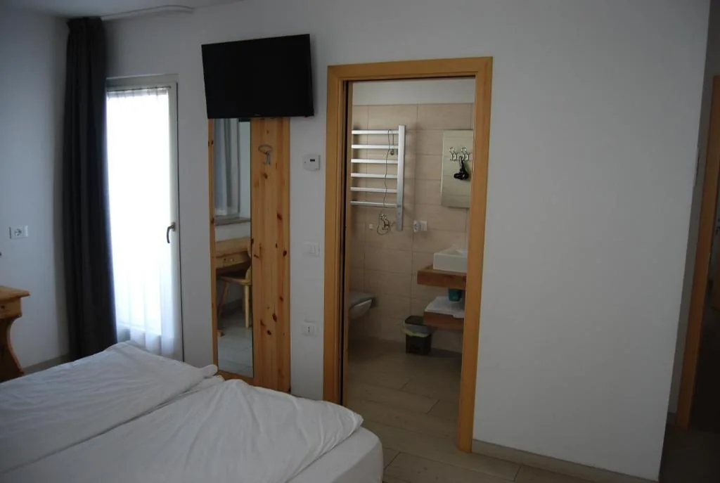 Economy Double/Twin Room — Mountain Wave