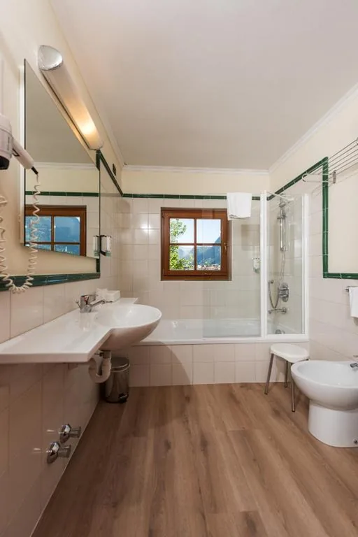 Camera Familiare (2 Adulti + 1 Bambino) — Family Hotel Gran Baita