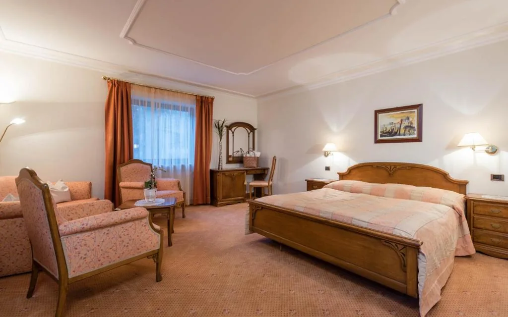 Family Room (2 Adults + 2 Children up to 14 Years) — Romantik Hotel & Restaurant Stafler