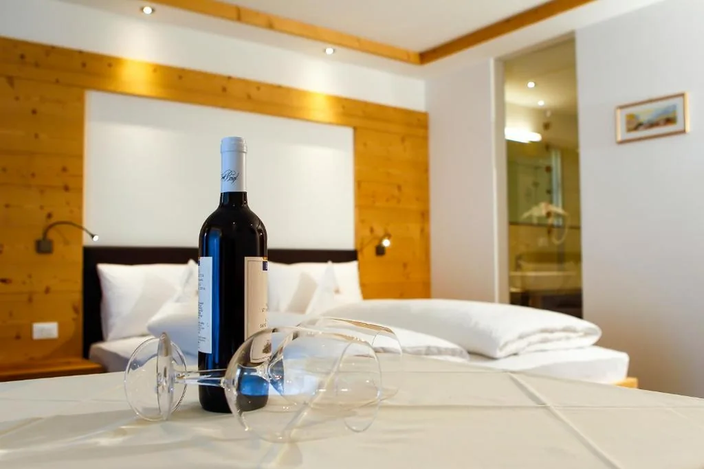 Family Room (2 Adults + 2 Children) — Garni-Hotel Aghel Suites & Apartments