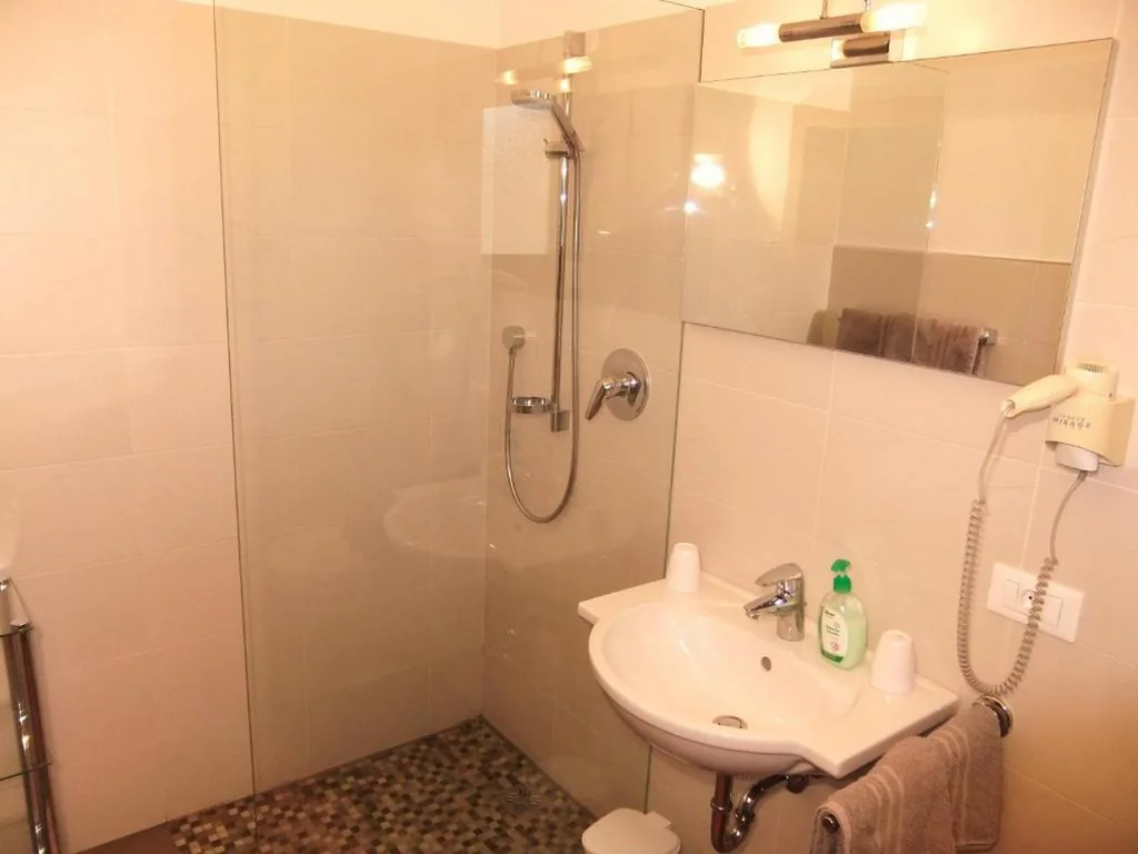 Family Room (2 Adults + 2 Children) — Garni Wieterer