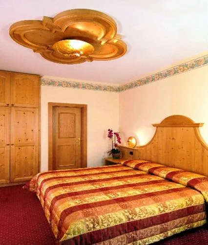Camera Familiare (2 Adulti + 2 Bambini) — Hotel Europa