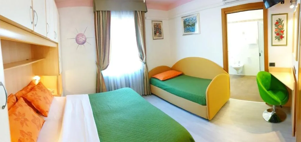 Camera Familiare con Bagno Privato — Family Hotel Primavera