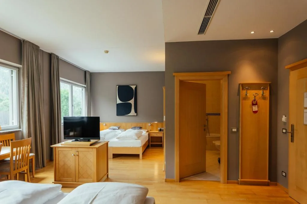 Camera Familiare con Bagno Privato — Lodenwirt Residence