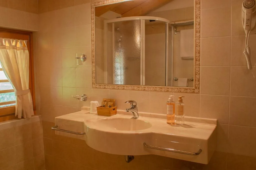 Camera Familiare con Balcone (2 Adulti + 2 Bambini) — Hotel Garnì Sant’Antonio con Spa