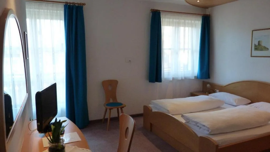 Camera Familiare con Balcone — Pension Runer