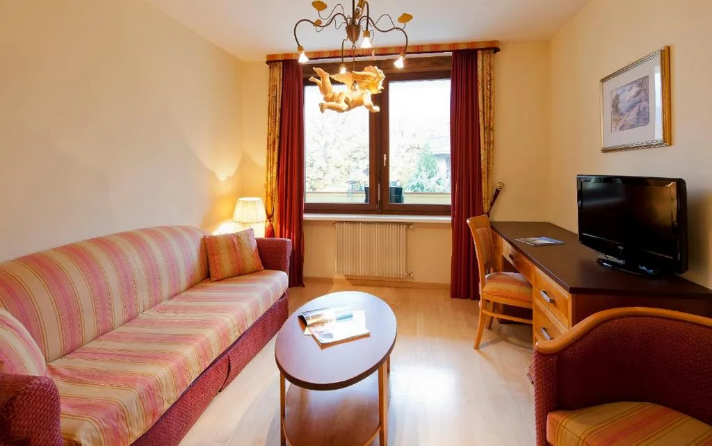 Family Room with Bathtub — Hotel Mühlbacherhof