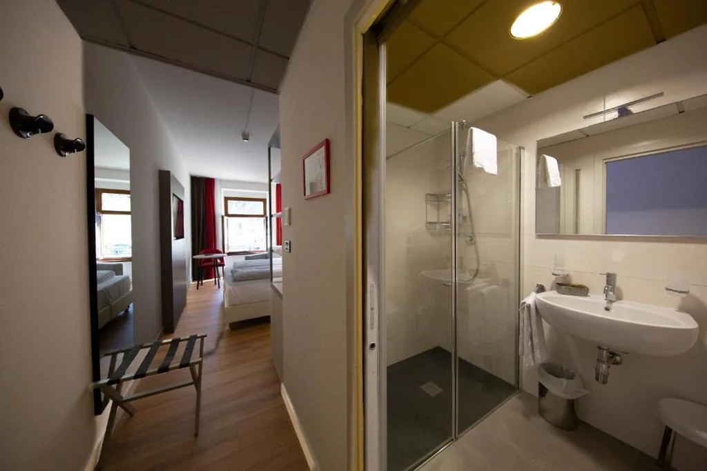Camera Familiare con Vista Lago — Hotel Centrale