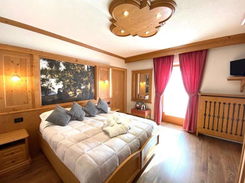 Camera Familiare con Vista Montagna (2 Adulti + 1 Bambino) — Hotel Laurino
