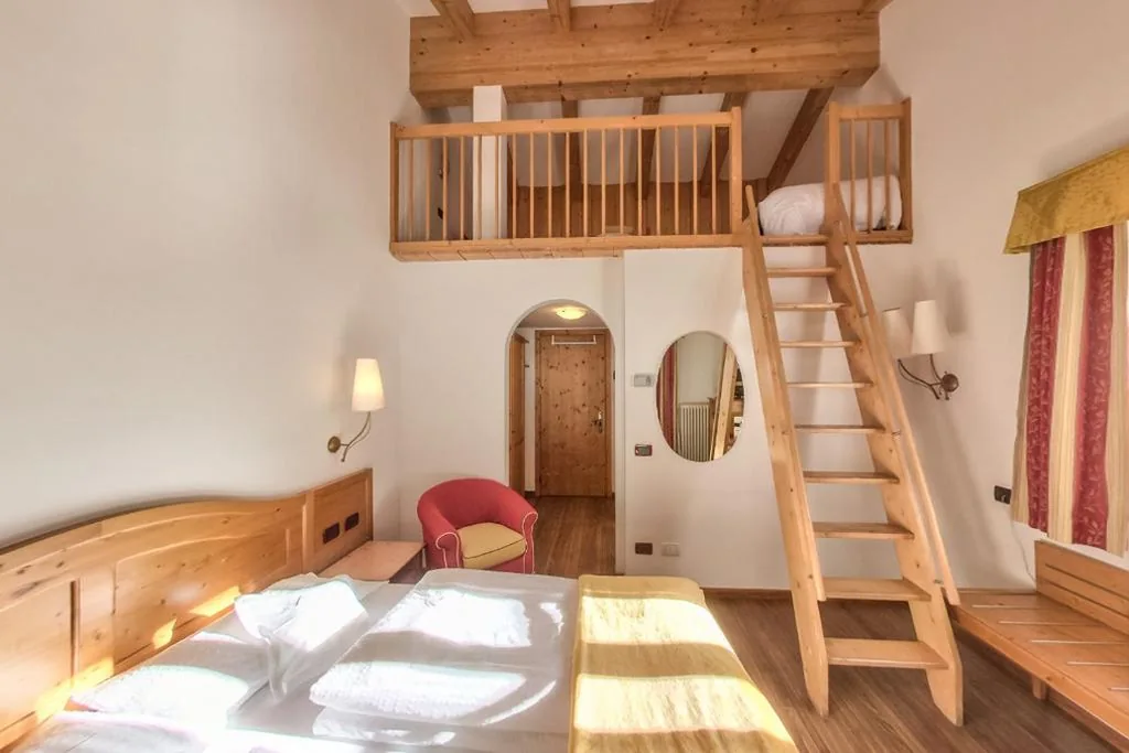 Camera Familiare con Vista Montagna — Hotel Alpino Al Cavalletto