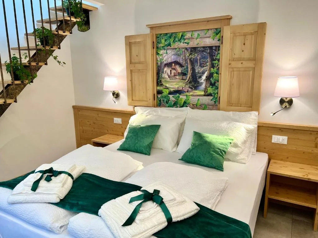 Camera Familiare con Vista Montagna — La Finestra sul Giardino – B&B