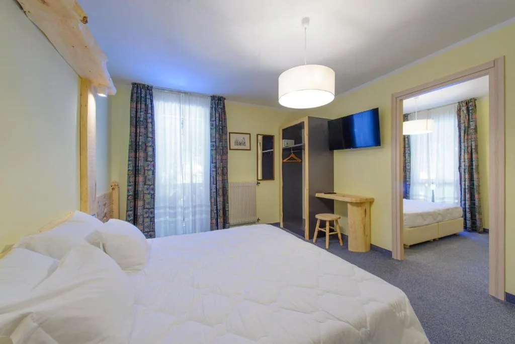 Camera Familiare con Vista Montagna — Park Hotel Faloria
