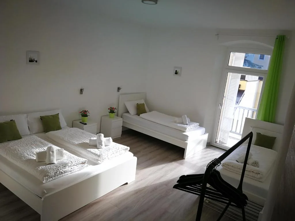 Camera Familiare — Iceman Room’s Central