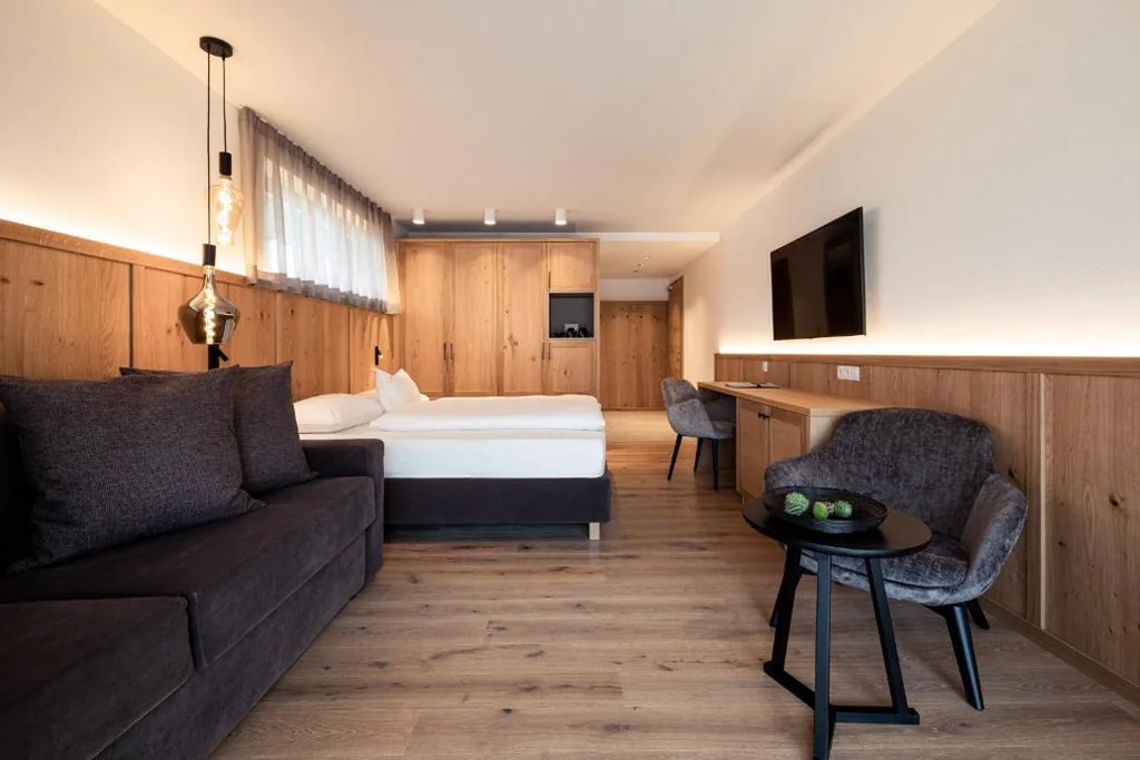 Camera Familiare Superior con Balcone e Vista Montagna — B&B Boutiquehotel Clara