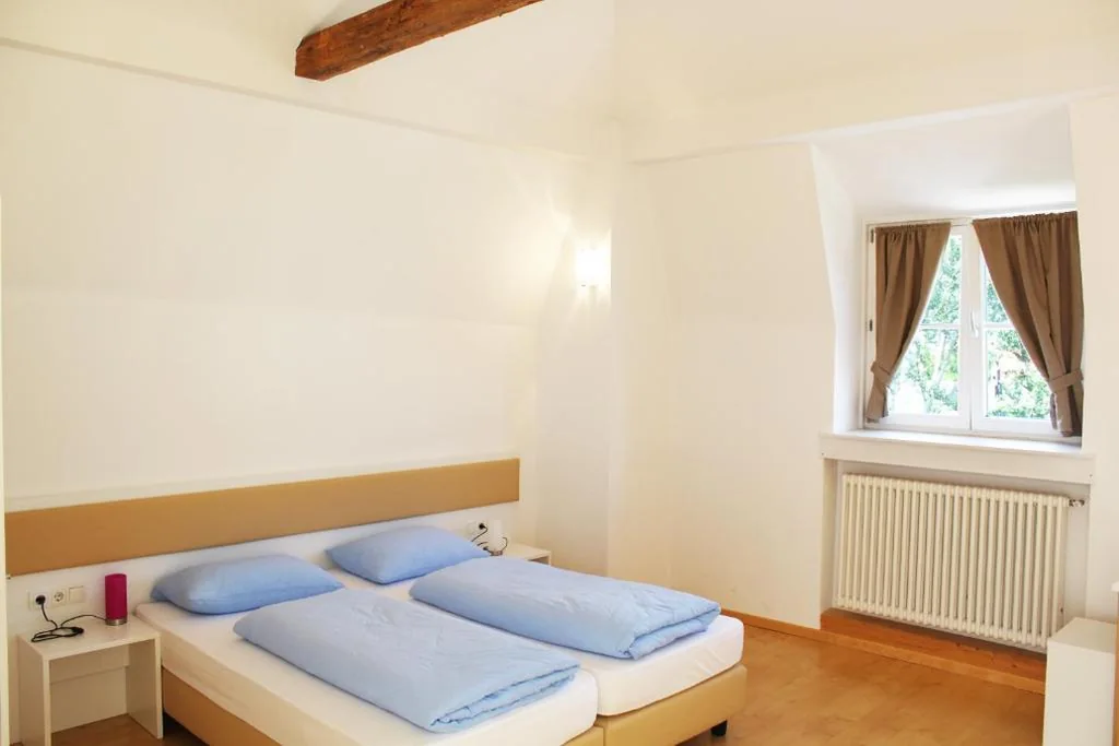 Large Double/Twin Room with Shared Bathroom — Manzoni Rooms