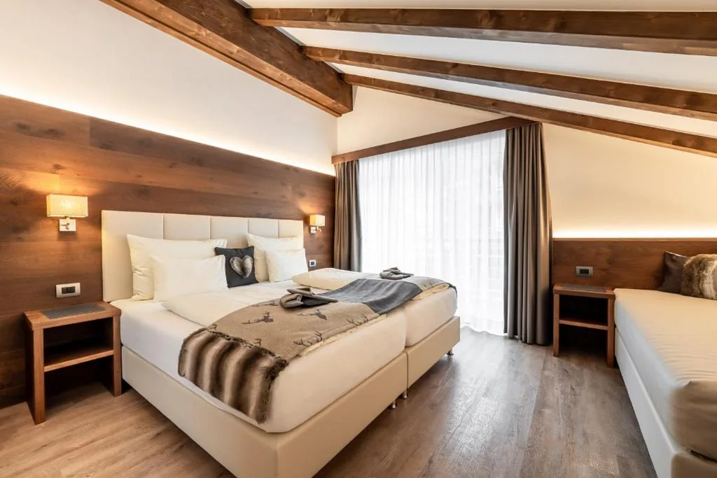 King Room with Balcony — Arya Alpine Lodge