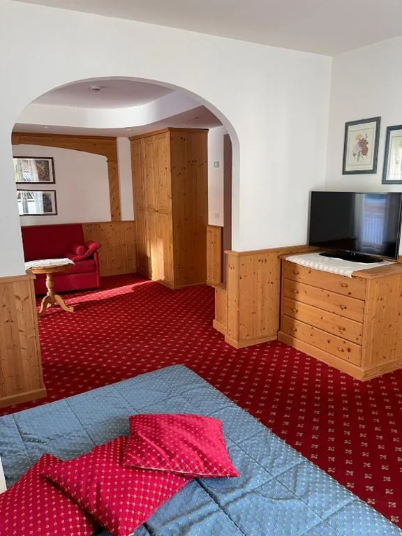 Camera King con Vista Montagne — Hotel Londra Slow Living Molveno
