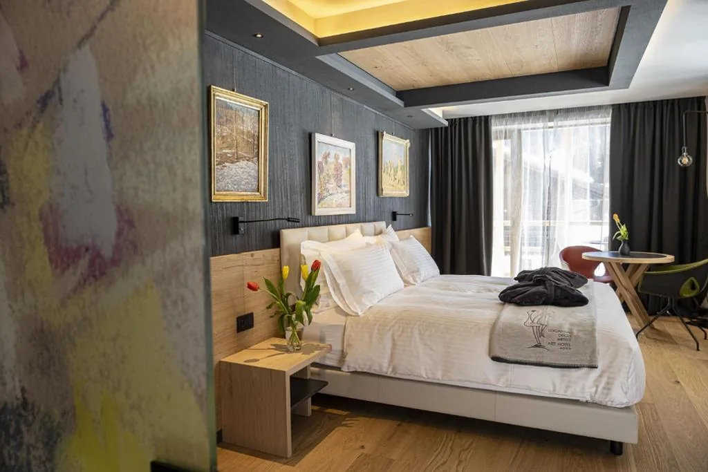 King Room with Mountain View — Locanda degli Artisti Art Hotel
