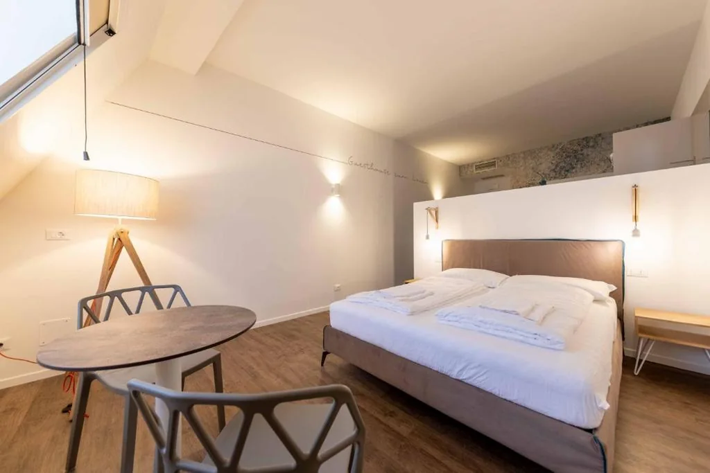 Camera King Standard — Stay COOPER l Guesthouse zum Löwen
