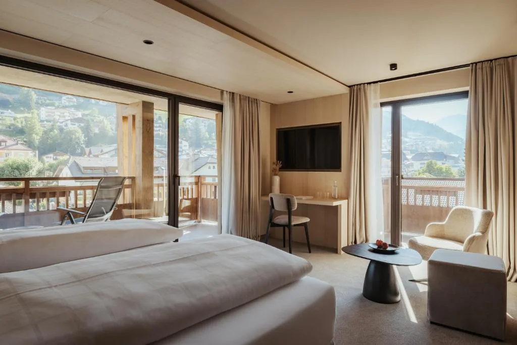 Camera King Superior — Hotel COSMEA – Your Dolomites & Honeymoon experience